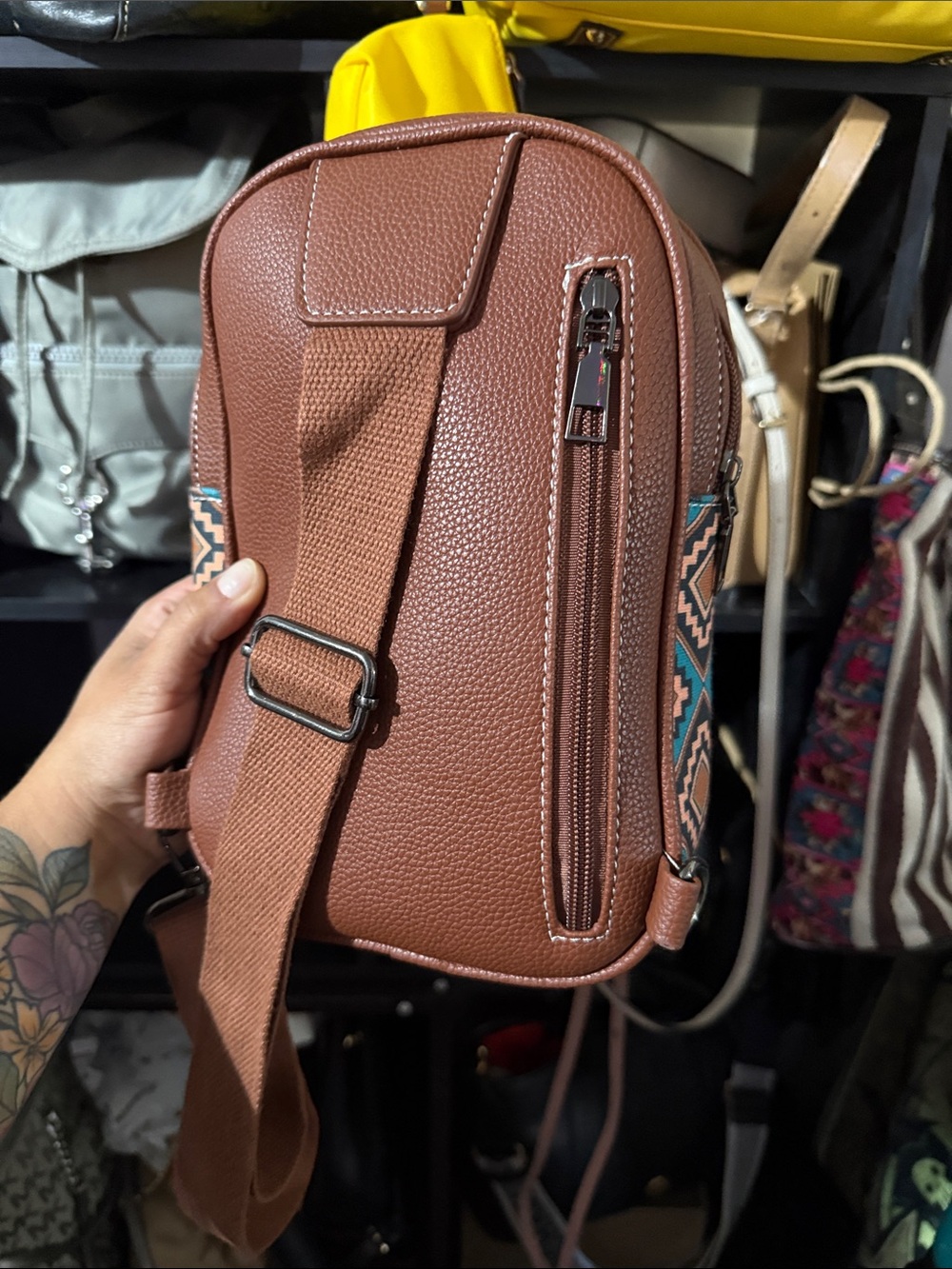 WAN&KELO Sling Bag - Picture 3 of 5
